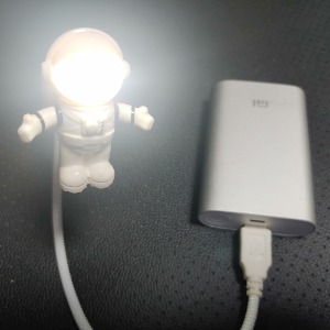 우주인 LED USB 램프